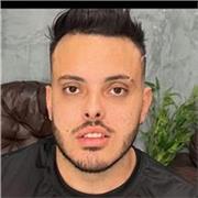 Professor de Inglês oferece aulas particulares para crianças e adolescentes a fim de complementar e facilitar o entendimento do que é repassado na escola ou no curso de idiomas